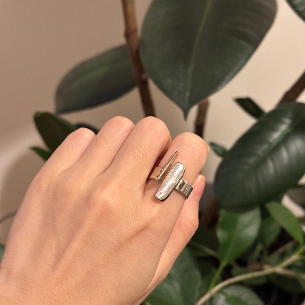 Sterling Silver Ring with Elongated White Pearl - Picture 2 of 7